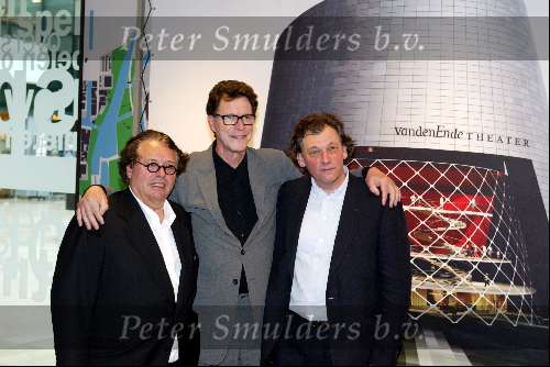 Amsterdam 21 april 2004
Presentatie nieuwe Joop v d Ende Theater in Amsterdam.
de architecten van het niewuwe theater