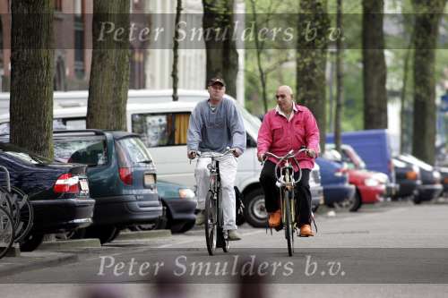 Amsterdam 28 april 2004
Arjan Ederveen met vriend op fiets