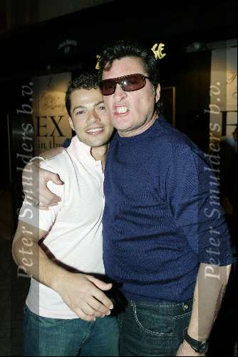 Amsterdam 1 april 2004
Feestje Patty Brard  in de zebra lounge.
Seth Kamphuus met Barry Hay