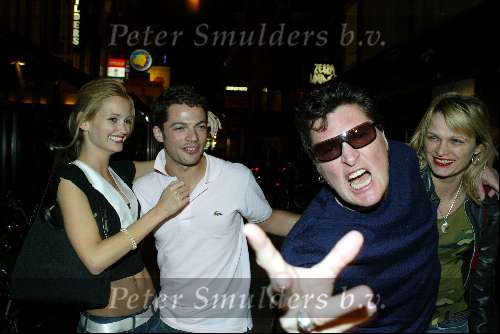Amsterdam 1 april 2004
Feestje Patty Brard  in de zebra lounge.
Seth Kamphuus met Barry Hay