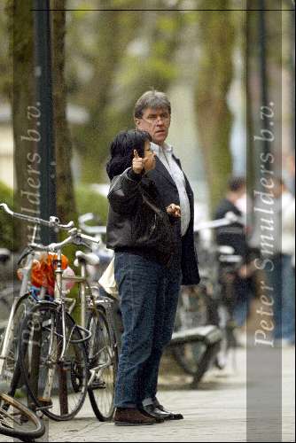 Amsterdam 9 april 2004
Bartho Braat met vrouw op cornelis schuytstraat