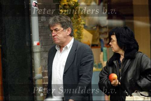Amsterdam 9 april 2004
Bartho Braat met vrouw op cornelis schuytstraat
