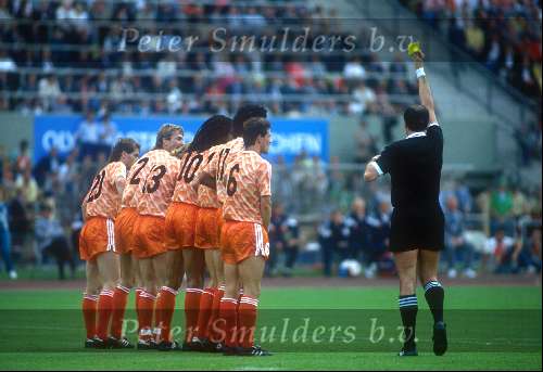 Munchen, 25 juni 1988 Finale Europees Kampioenschap 1988
Finale Nederland-Rusland, eindstand 2-0
1-0 door Ruud Gullit en 2-0 door Marco v Basten
Berry v Aerle Adri v tiggelen Jan wouters Gele kaart
Gele kaart