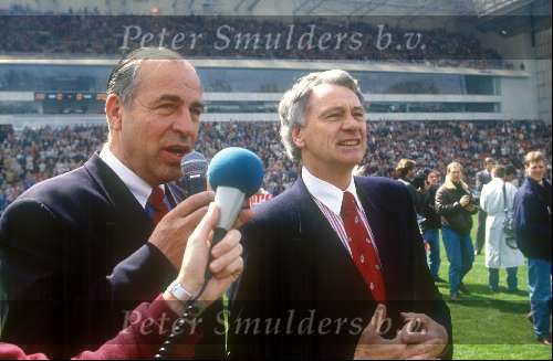 Voorzitter Jacques Ruts en Bobby Robson bij afscheid 1991/1992