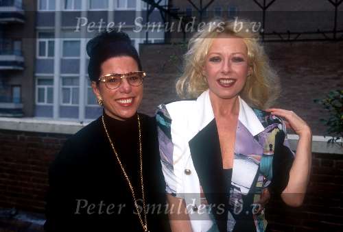 Bonnie St. Clair met Hairextencies en Lenie de kapster