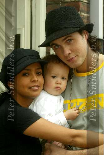 Venlo 28 April 2004
Django Titulaer samen met mama Irene Titulaer
De vriendin en zoontje van Boris Idols
