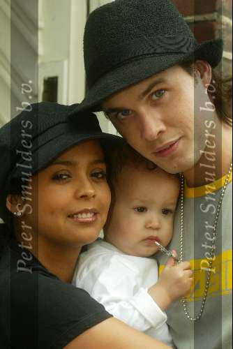 Venlo 28 April 2004
Django Titulaer samen met mama Irene Titulaer
De vriendin en zoontje van Boris Idols