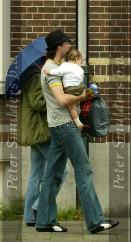 Venlo 28 April 2004
Django Titulaer samen met zijn papa Boris Idols aan de wandel