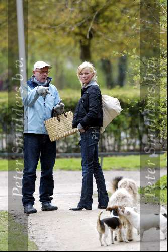 Amsterdam 10 april 2004
Bridget Maasland met hond in vondelpark