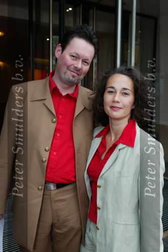 Scheveningen 29 april 2004
65e verjaardag van Pieter v Vollenhoven in het circustheater.
Carel Kraayenhof met vrouw