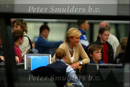 Schiphol  26 april 2003
Caroline Tensen vertrekt met dochter lotte en zoontje bob
naar turkije