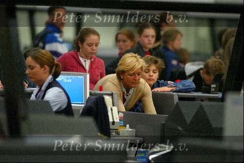 Schiphol  26 april 2003
Caroline Tensen vertrekt met dochter lotte en zoontje bob
naar turkije