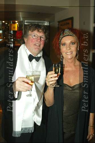 Scheveningen 4 april 2004
Premiere Lion King in Kurhaus.
Carrie Tefsen met man