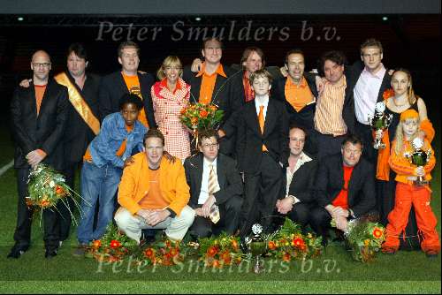 Amsterdam 19 april 2004
Premiere in Oranje in Amsterdam Arena.
cast in oranje