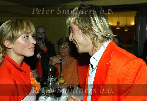 Amsterdam 19 april 2004
Premiere in Oranje in Amsterdam Arena.
Wendy v Dijk met Chris Zegers