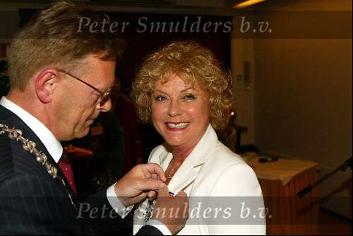 Soestduinen 26 april 2003
connie vink krijgt koninklijke onderscheiding
