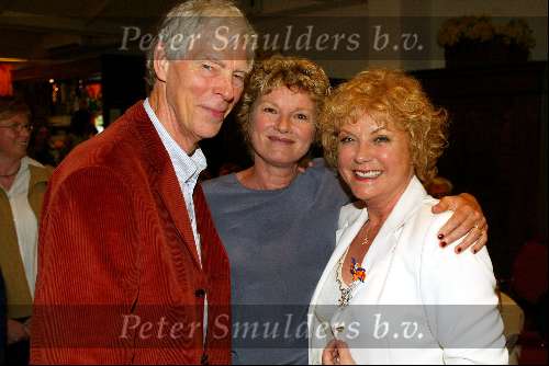 Soestduinen 26 april 2003
connie vink krijgt koninklijke onderscheiding
martine Bijl en berend boudewijn