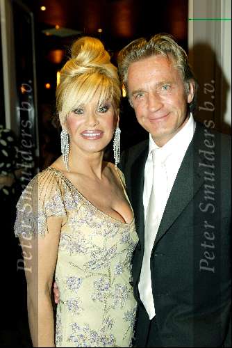 Scheveningen 4 april 2004
Premiere Lion King in Kurhaus.
Connie Breukhoven met Hans Breukhoven