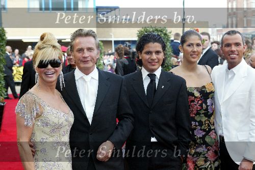 Scheveningen 4 april 2004
Premiere Lion King in Kurhaus.
Connie Breukhoven met Hans Breukhoven met gezin