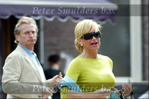 Amsterdam 17 april 2004
Connie Breukhoven en Hans Breukhoven op Cornelis Schuytstraat .