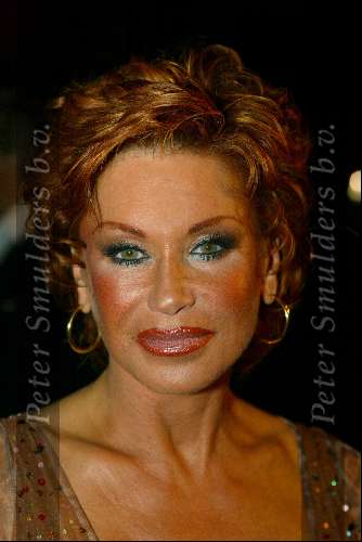 Den Haag 21 maart 2003
Modeshow voor warchild in den haag
connie breukhoven