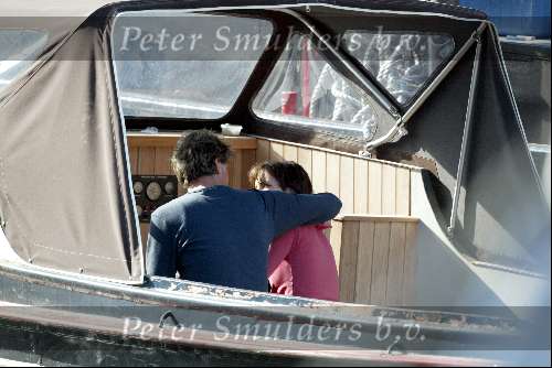 Amsterdam 12 april 2004
Jeroen Pauw en Daphne Bunskoek op woonboot.