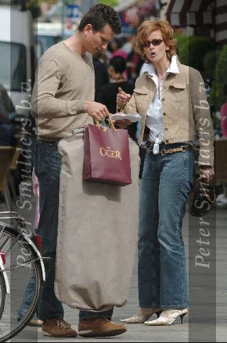 Amsterdam 22 april 2004
Richard Krajicek met Emma en Daphne Deckers op de pc hooftstraat. Deze dag zijn ze 10 jaar bij elkaar