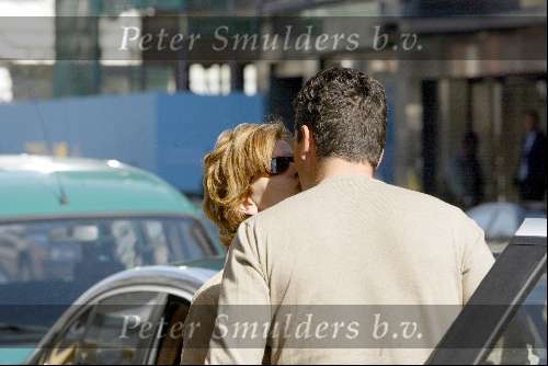 Amsterdam 22 april 2004
Richard Krajicek met Emma en Daphne Deckers op de pc hooftstraat. Deze dag zijn ze 10 jaar bij elkaar.kussend