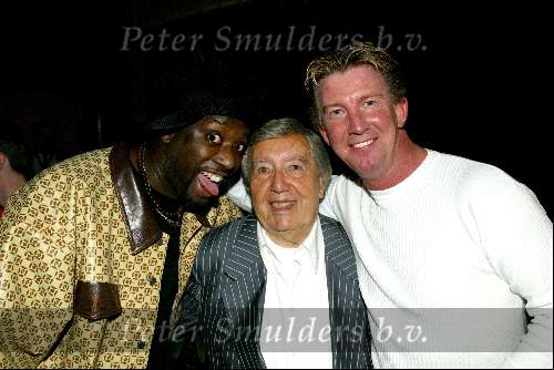 Amsterdam 10 april 2004
Presentatie boek Johnny Hoes in Heineken Music Hal.
Dario Def Rhymz en Johnny Hoes