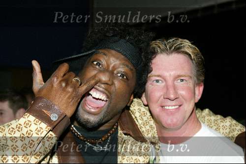 Amsterdam 10 april 2004
Presentatie boek Johnny Hoes in Heineken Music Hal.
Dario en Def Rhymz