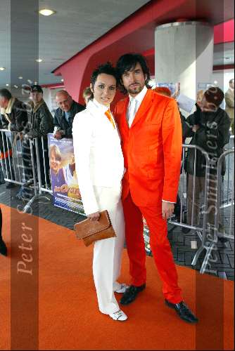 Amsterdam 19 april 2004
Premiere in Oranje in de Amsterdam Arena.
Mari v d Ven en Diana Beekman