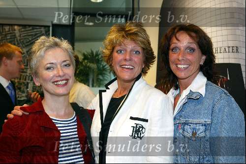 Amsterdam 21 april 2004
Presentatie nieuwe Joop v d Ende Theater in Amsterdam.
Doris Baten Simone Kleinsma en Ellen Evers