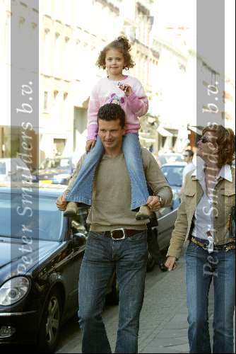 Amsterdam 22 april 2004
Richard Krajicek met Emma en Daphne Deckers op de pc hooftstraat. Deze dag zijn ze 10 jaar bij elkaar
