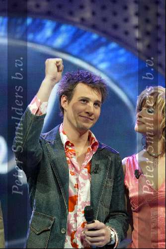 Hilversum 3 april 2004
Finale Idols in studio 22.
Tooske Breugem met Reinout Oerlemans en Eric  Idols