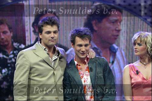 Hilversum 3 april 2004
Finale Idols in studio 22.
Tooske Breugem met Reinout Oerlemans en Eric  Idols