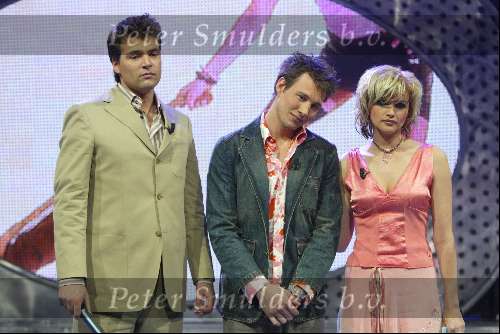 Hilversum 3 april 2004
Finale Idols in studio 22.
Tooske Breugem met Reinout Oerlemans en Eric  Idols