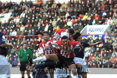 Eindhoven, 9 december 2001
Kompetitie Seizoen 2001/2001
PSV - FC Twente, eindstand 1-0
Chris v d Weerden, Ernest Faber, Spira Grujic, Andre Ooijer en Jan Venngeoor of Hesslink aanval van PSV op het doel van FC Twente
