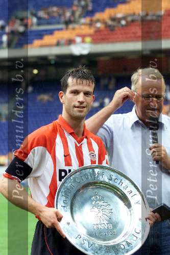 Amsterdam Arena stadion, 13 Augustus 2000
PSV-Roda JC, eindstand 2-0 om de Johan Cruyff-schaal
Ernest Faber met de Johan Cruyff-schaal
Henk v Dorp