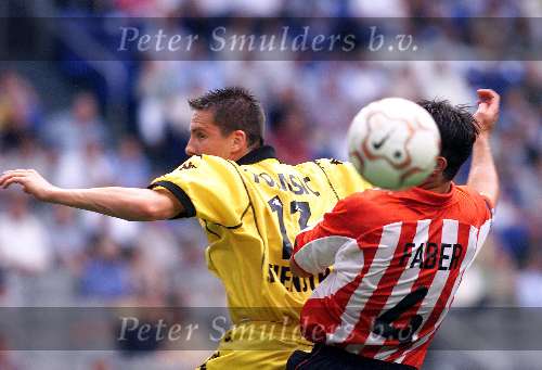Amsterdam Arena stadion, 13 Augustus 2000
PSV-Roda JC, eindstand 2-0 om de Johan Cruyff-schaal
Ernest Faber in duel met Igor Tomasic