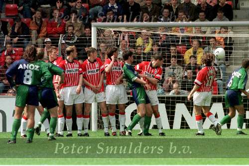 Eindhoven, mei 1998
PSV-FC Groningen 
Ernest Faber 3e van rechts die na afloop van de wedstrijd met een zware blessure geopereerd moest worden en het Nederlands elftal derhalve kon vergeten voor de komende WK