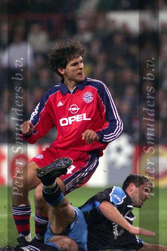 Eindhoven 26 oktober 1999
Wedstrijd in de championsleague tussen PSV-Bayern Munchen, eindstand 2-1
SANTA CRUZ brengt zijn ploeg op 1-1
Ernest Faber komt te laat