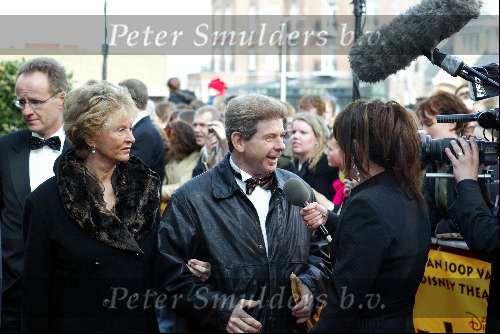 Scheveningen 4 april 2004
Premiere Lion King in Kurhaus.
Frits Barend met vrouw