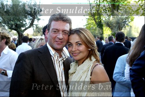 Ouderkerk aan de Ijssel 24 april 2004
Opening Klein Paardenburg in Ouderkerk aan de Amstel.
Georgina Verbaan met Sjaak v Vliet.