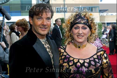 Scheveningen 4 april 2004
Premiere Lion King in Kurhaus.
Karin Bloemen en Gerard Joling