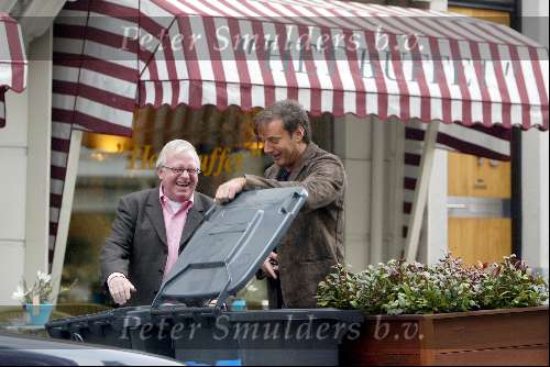 Amsterdam 10 april 2004
Gerard Joling met camerateam bij Anton op PC Hooftstraat