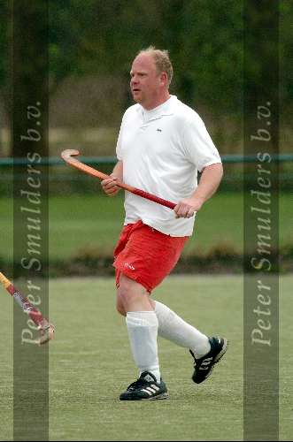 Haarlem 18 april 2004
Gerrit van Big Diet aan het hokeyen.