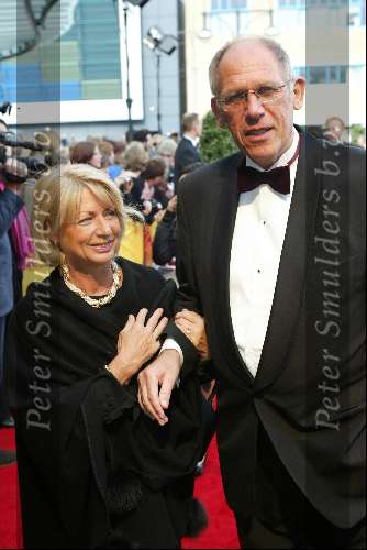 Scheveningen 4 april 2004
Premiere Lion King in Kurhaus.
Hans Dijkstal met vrouw