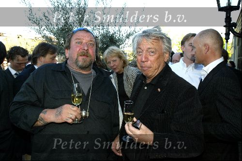Ouderkerk aan de Ijssel 24 april 2004
Opening Klein Paardenburg in Ouderkerk aan de Amstel.
Henk Schiffmacher met Cees Dam
