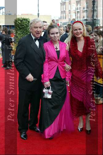 Scheveningen 4 april 2004
Premiere Lion King in Kurhaus.
Henk v d Meyden met vrouw en dochter