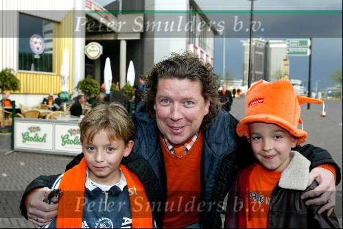 Amsterdam 19 april 2004
Premiere in Oranje in de Amsterdam Arena.
Henkjan Smits met fans